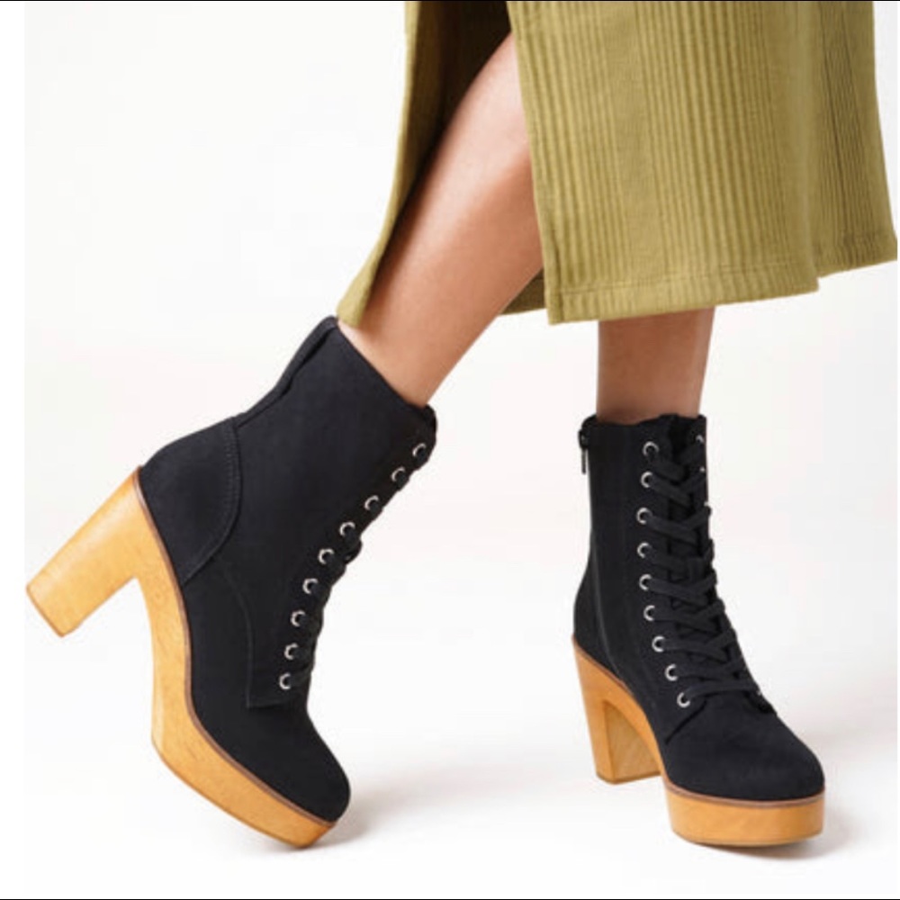 Charlotte Stone Echo Clog Platform Boot Black Canvas Size 9